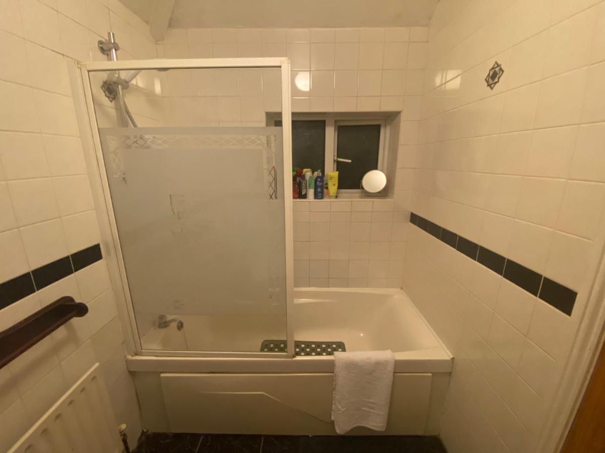 גלוואיי Cosy City Centre Guest Room Shared Home מראה חיצוני תמונה